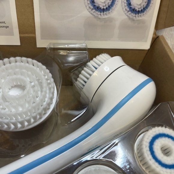 Idea Village SPIN SPA Spinning Spa Brush Pampering Cleanse Blue‎  NEW - Picture 9 of 12